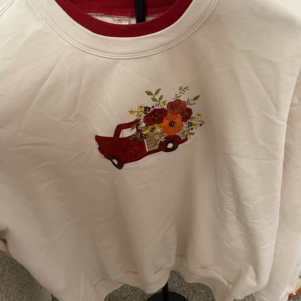 Floral Truck Graphic Sweatshirt - Cream & Red